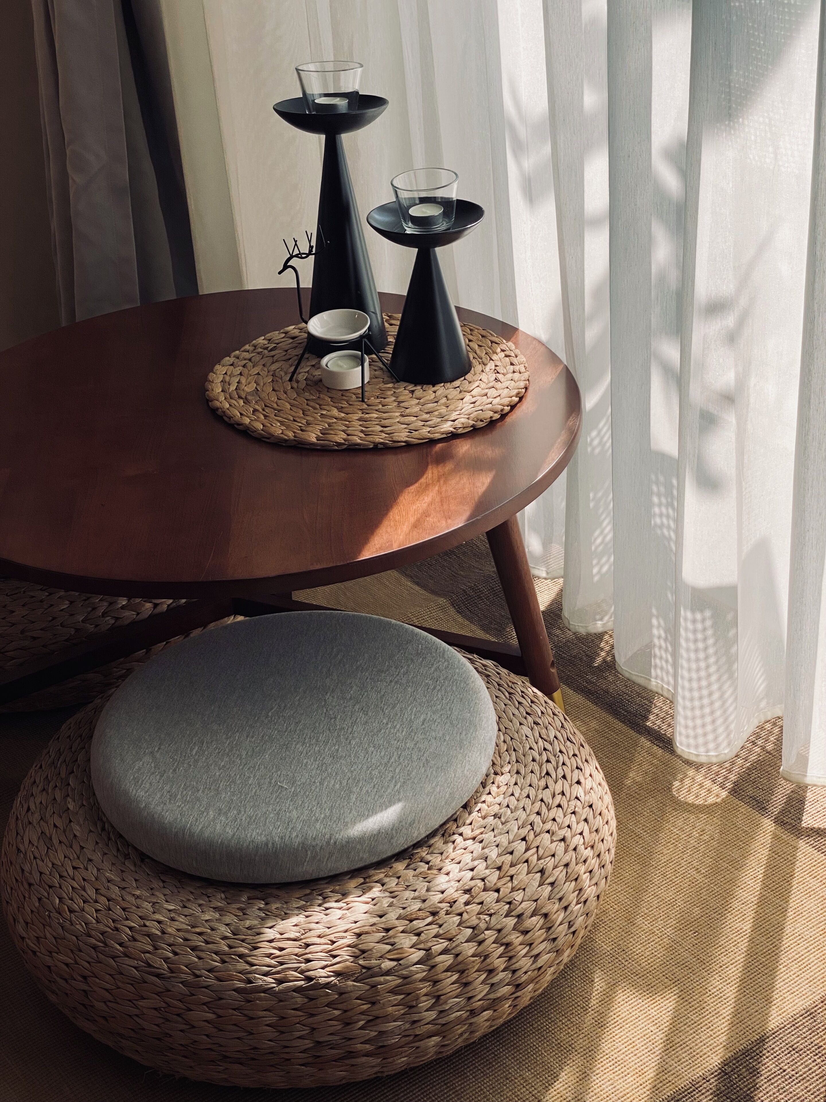 Habitación Confort doble, 1 cama de matrimonio, bañera de hidromasaje | Zona de estar | Una televisión de pantalla plana