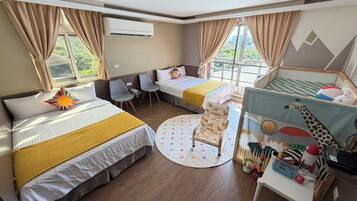 Luxury Family Room | Free WiFi, bed sheets