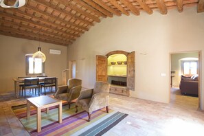 Lobby sitting area - La Rectoria de Regencós (Regencos)