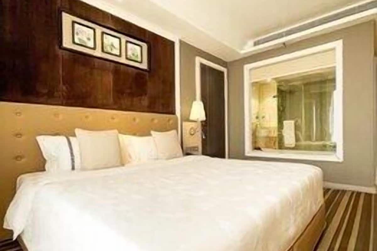 In-room safe, blackout drapes, iron/ironing board, free WiFi