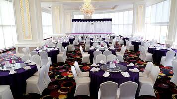 Daily buffet breakfast (THB 350 per person)