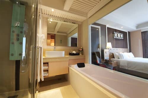 Deluxe Room Carpet | Bilik Mandi | Kelengkapan dandanan diri percuma, pengering rambut, jubah mandi