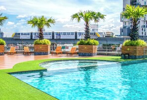 Outdoor pool - The Bazaar Hotel (Bangkok)