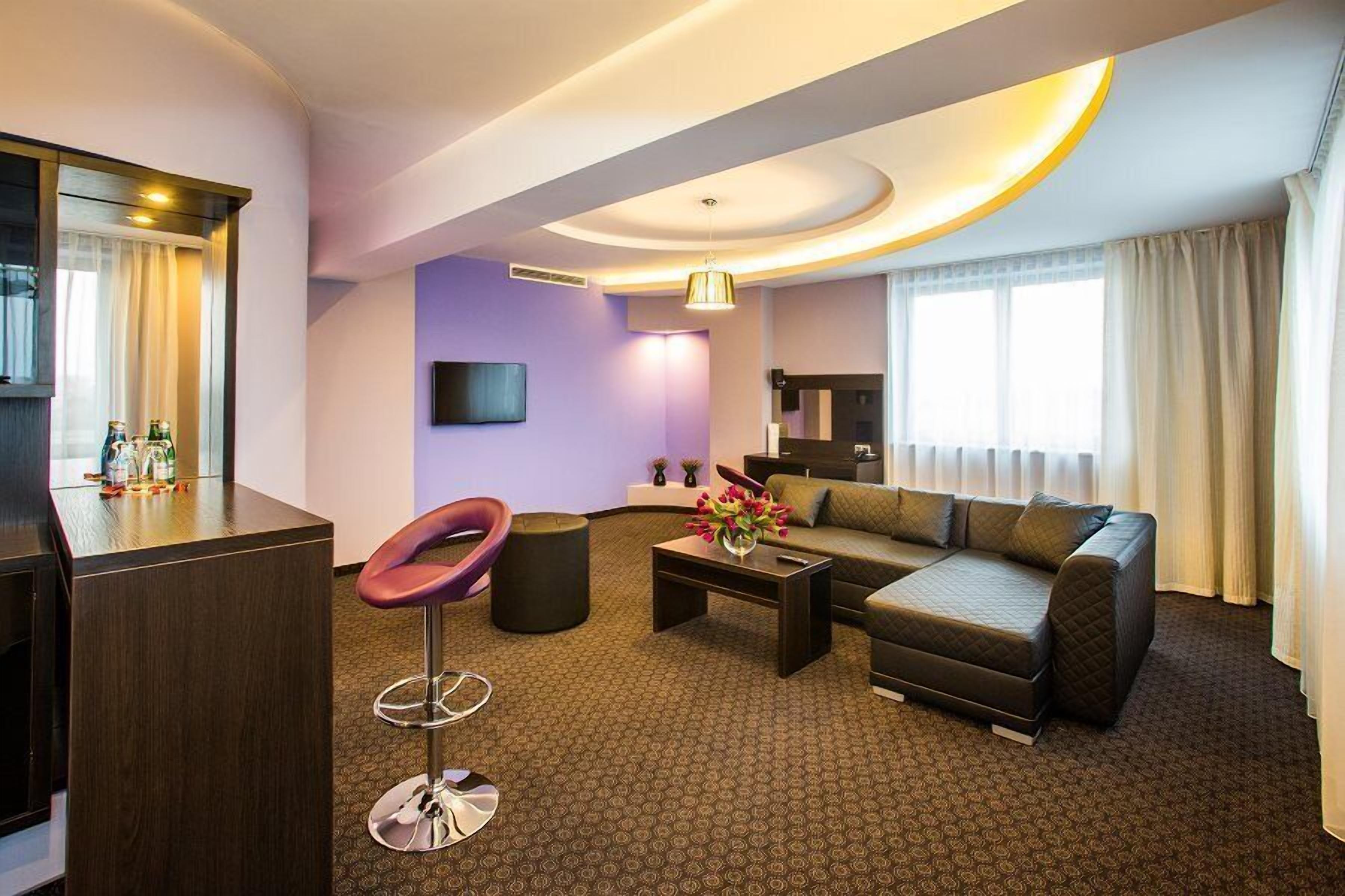 luxury apartment, hot tub | living area | flat-screen tv