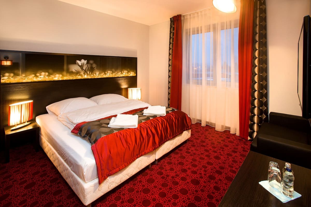 1 slaapkamer, luxe beddengoed, een bureau, geluiddichte muren