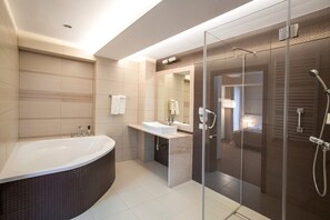 Deluxe Room | Bathroom | Free toiletries, hair dryer, towels - Hotel Zimowit (Rzeszów)