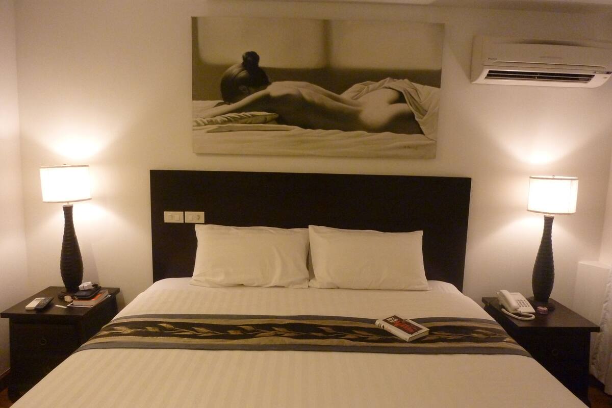 Jacuzzi Art Room | 房內夾萬、書桌、免費 Wi-Fi