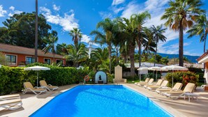 Outdoor pool - Apartamentos Ambassador (Puerto de la Cruz)