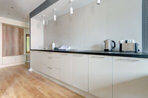 아파트, 침실 2개, 시내 전망 (6 Adults) | 전용 간이 주방 | 냉장고, 전자레인지, 쿡탑, 식기 세척기