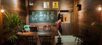 The Motley House - Hostel