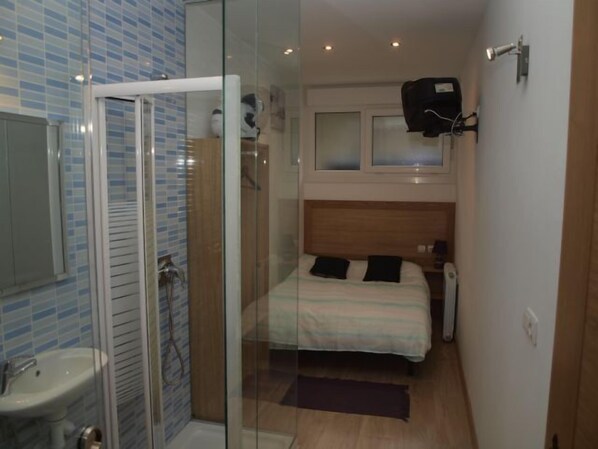 Free cribs/infant beds, rollaway beds, free WiFi, wheelchair access - Pensión Andoain (Andoain)