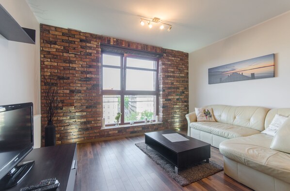 Huoneisto, 1 makuuhuone, keittotila (4 people) | Olohuone | 32–tuumainen taulutelevisio, jossa kaapelikanavat