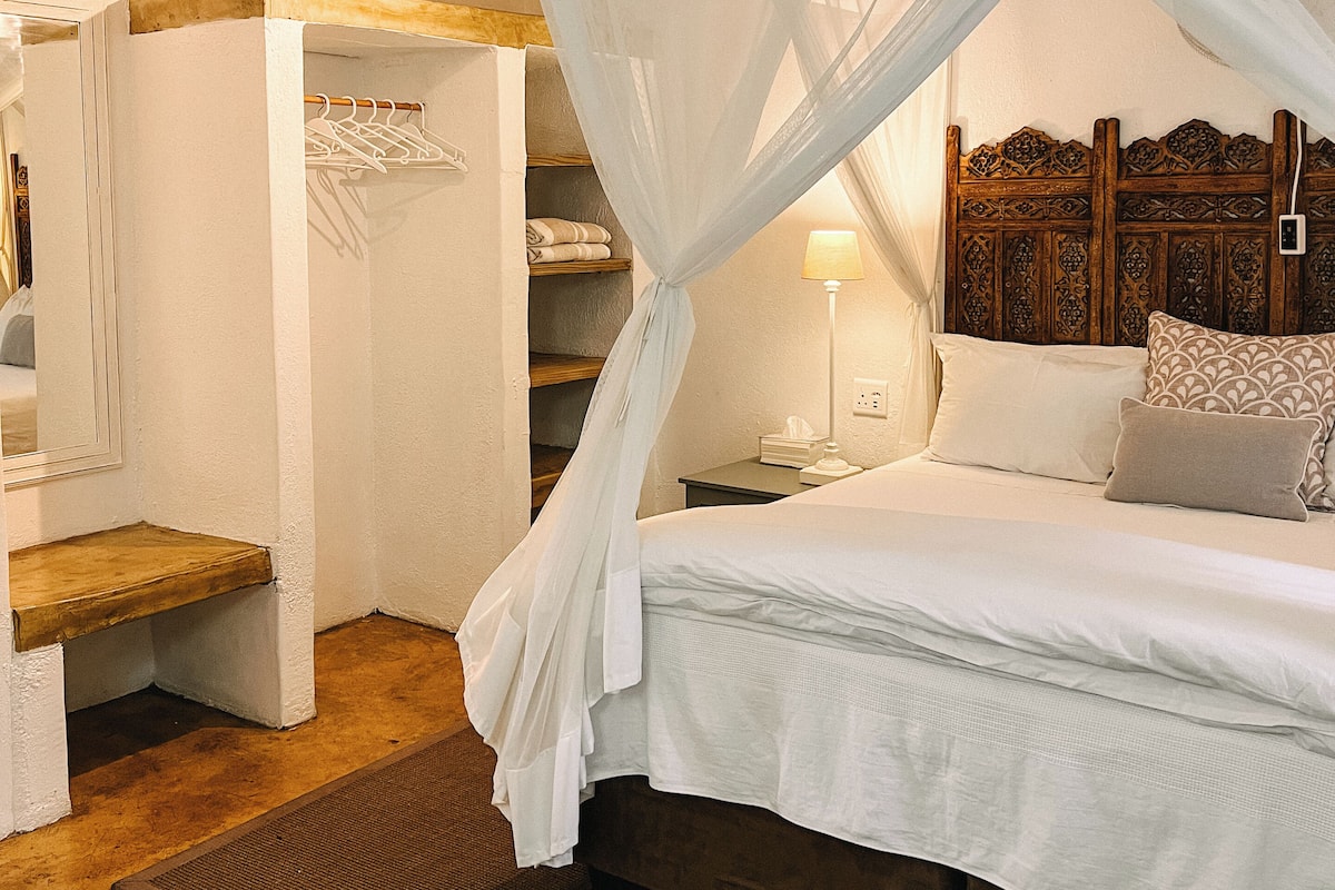 Luxury Suite | In-room safe, individually decorated, individually furnished, free WiFi