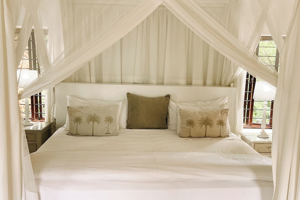 Balcony Room Bed and Breakfast en-suite | In-room safe, individually decorated, individually furnished, free WiFi