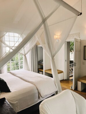 Couple Bed and Breakfast en-suite | Két bảo mật tại phòng, trang trí khác biệt