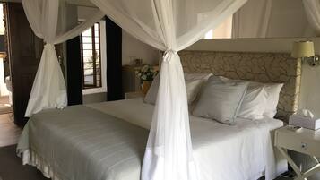 Couple Bed and Breakfast en-suite | In-room safe, individually decorated, individually furnished, free WiFi