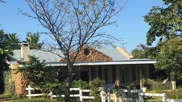 Family Stone Cottage | Terrace/patio
