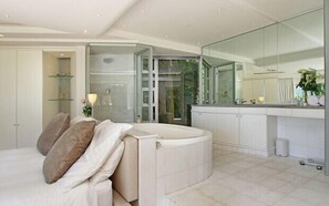 In-room safe, free WiFi - Camps Bay Apartments (Cape Town)
