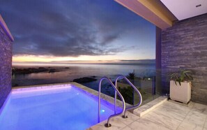 Pool - Camps Bay Apartments (Cape Town)