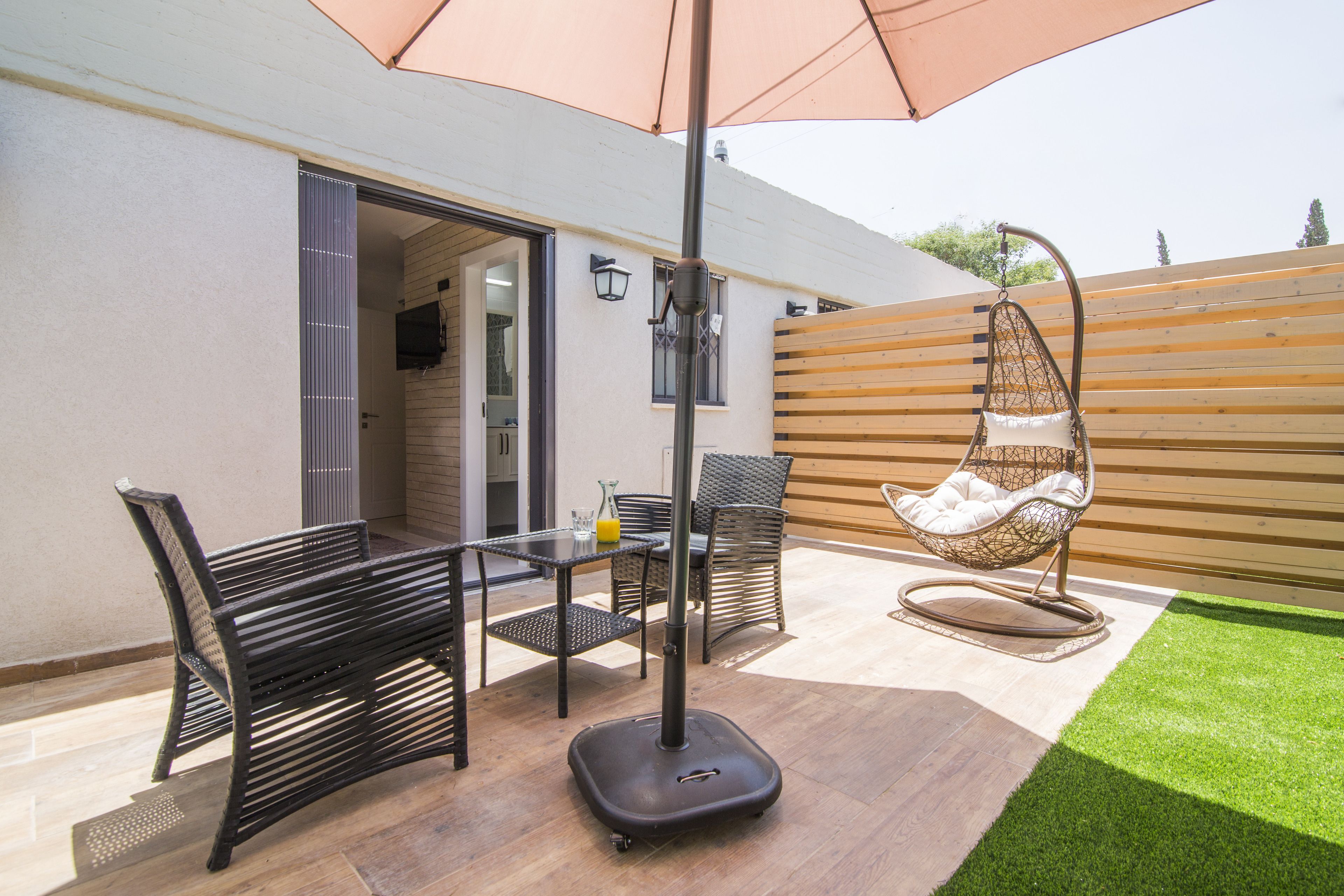 Studiosuite – deluxe, 1 queensize-seng, terrasse | 1 soverom, safe på rommet, skrivebord og lydisolert