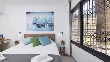 Deluxe Studio Suite, 1 Queen Bed, Patio