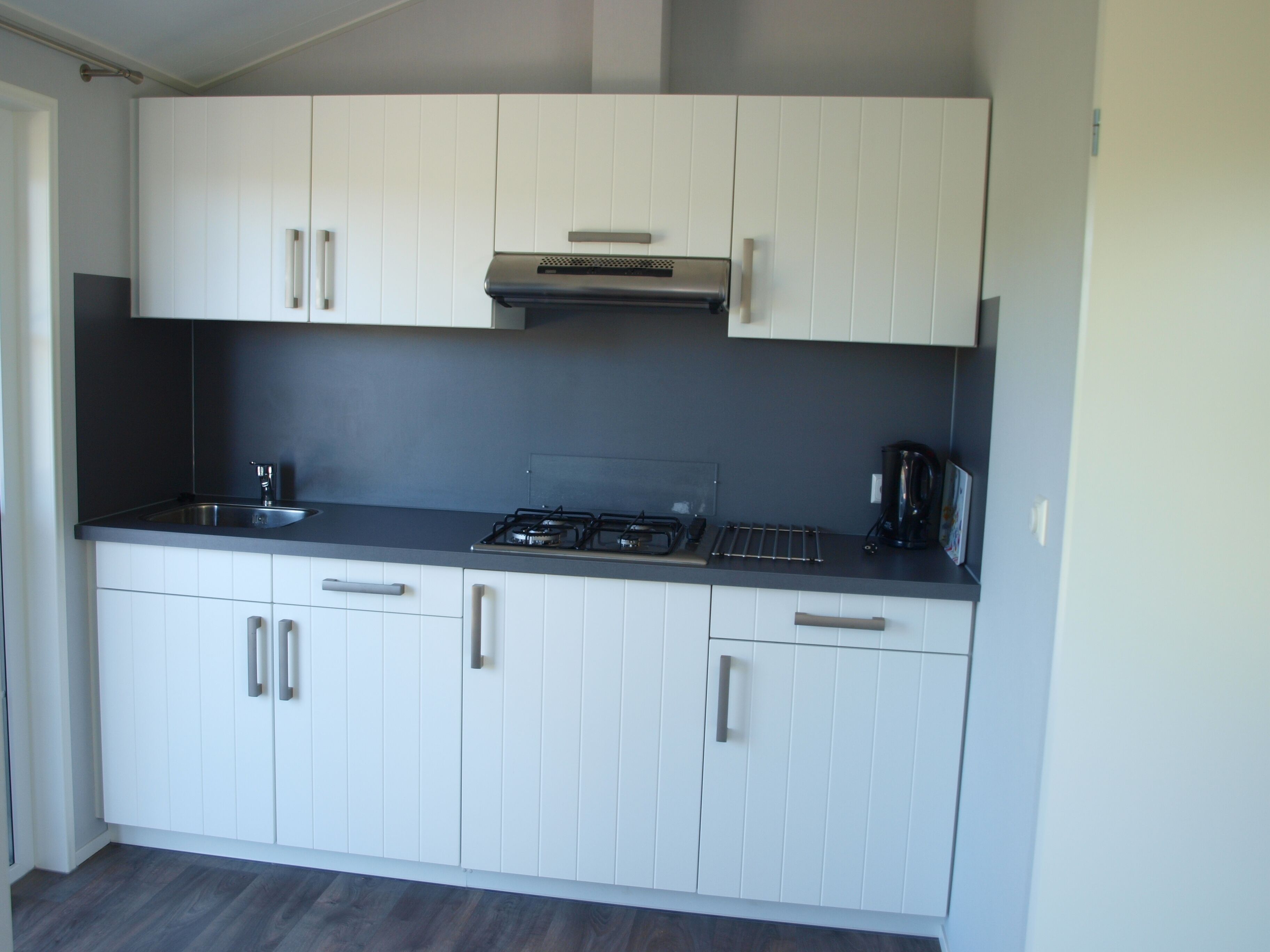 hotelstudio aan het water | private kitchen | electric kettle