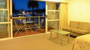 Free cribs/infant beds, free WiFi