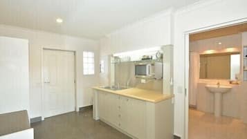 Apartment, 1 Bedroom | Private kitchenette