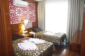 Standard-huone | Minibaari, työpöytä, ilmaiset vauvansängyt, ilmaiset lisävuoteet