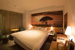 Meja kerja dan seprai linen