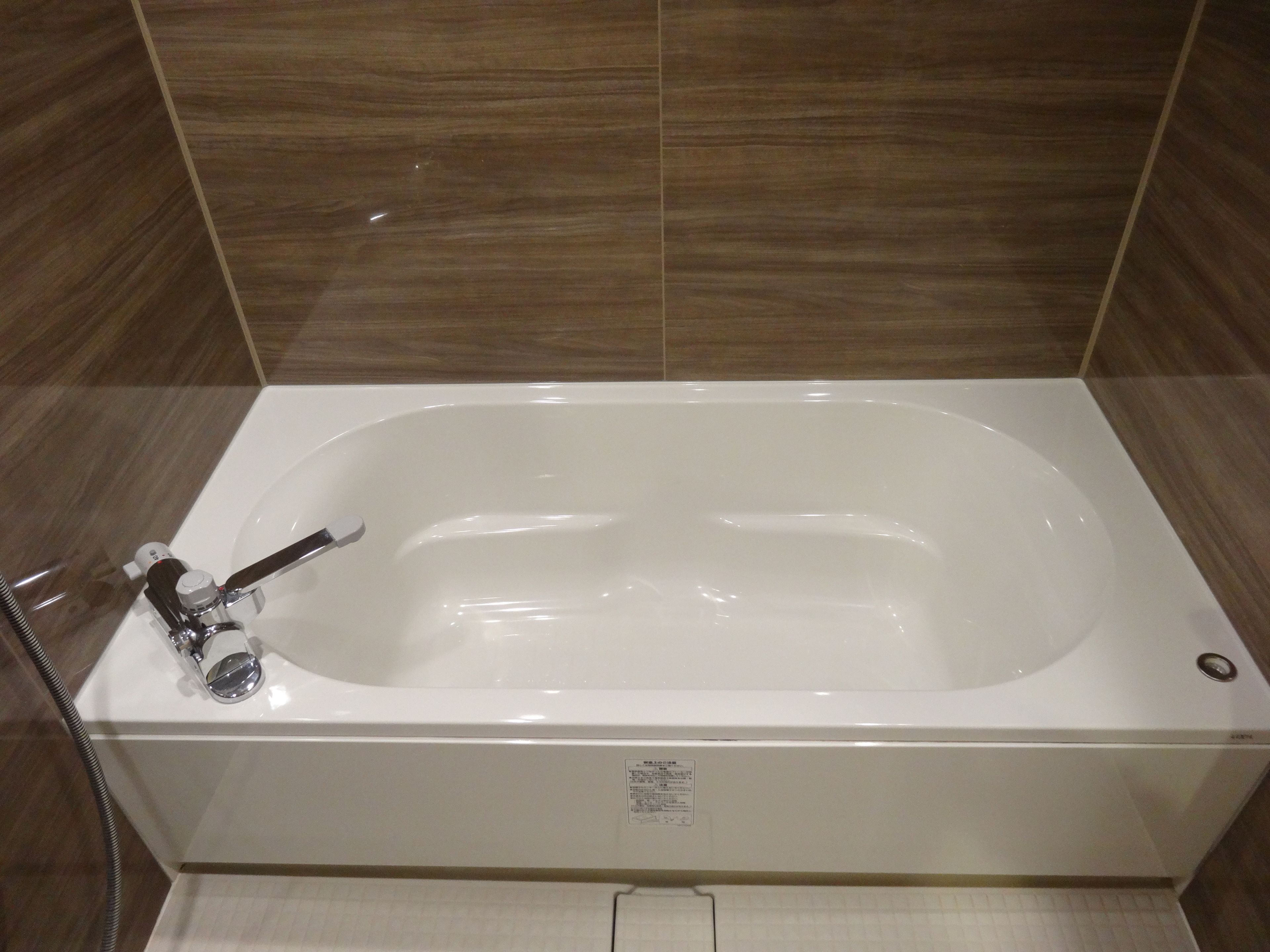 deep-soaking bathtub