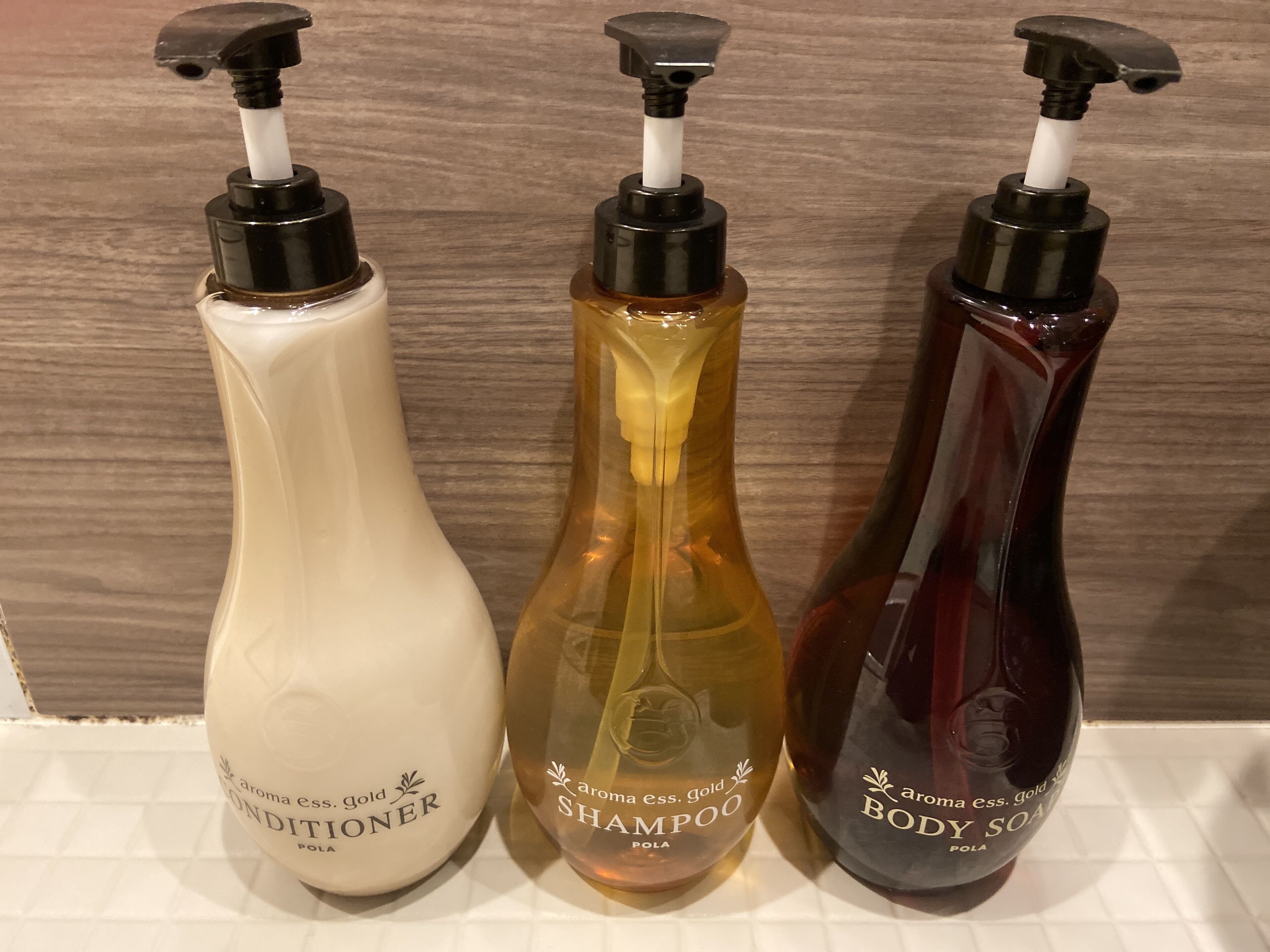 separate bathtub and shower, free toiletries, hair dryer, slippers