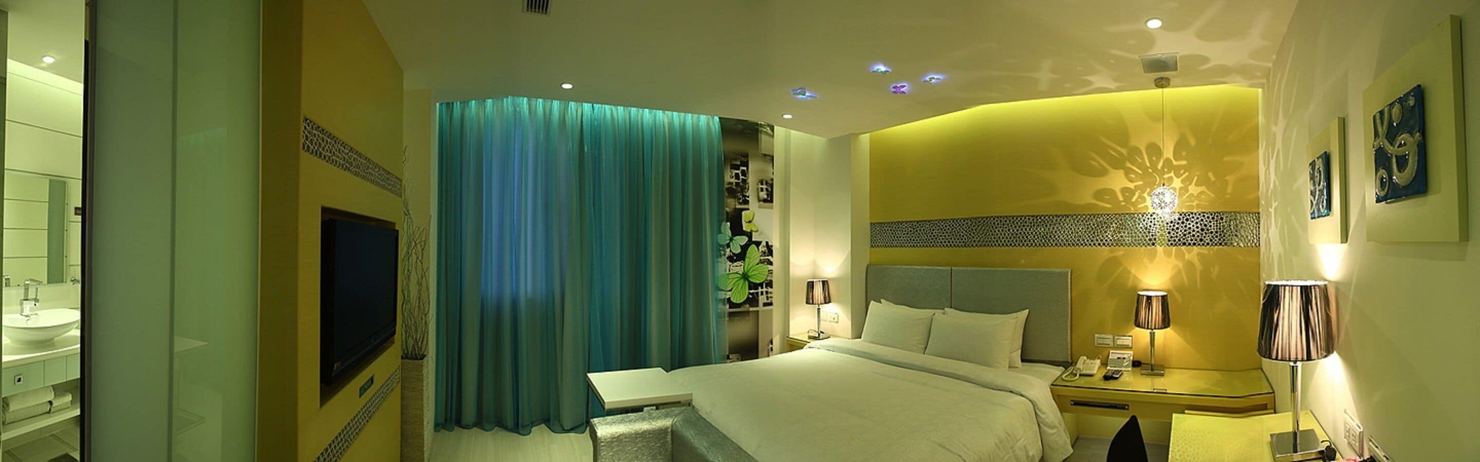 business double room | 1 bedroom, free minibar, individually decorated, desk