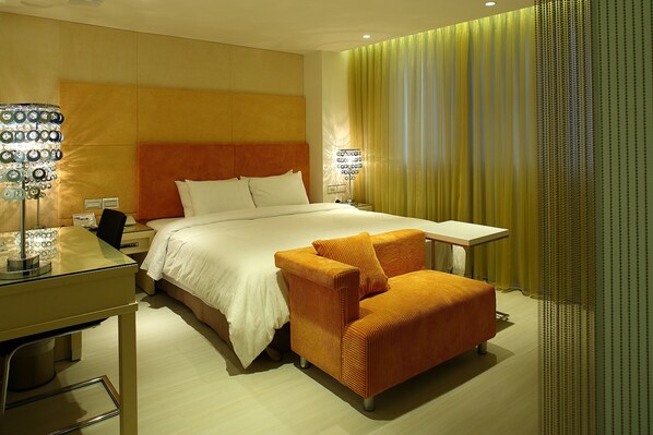 Business Double Room | Individually decorated, desk, blackout drapes, soundproofing