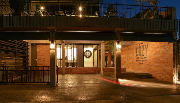 Front of property - Cozy Inn Chiang Mai (Chiang Mai)