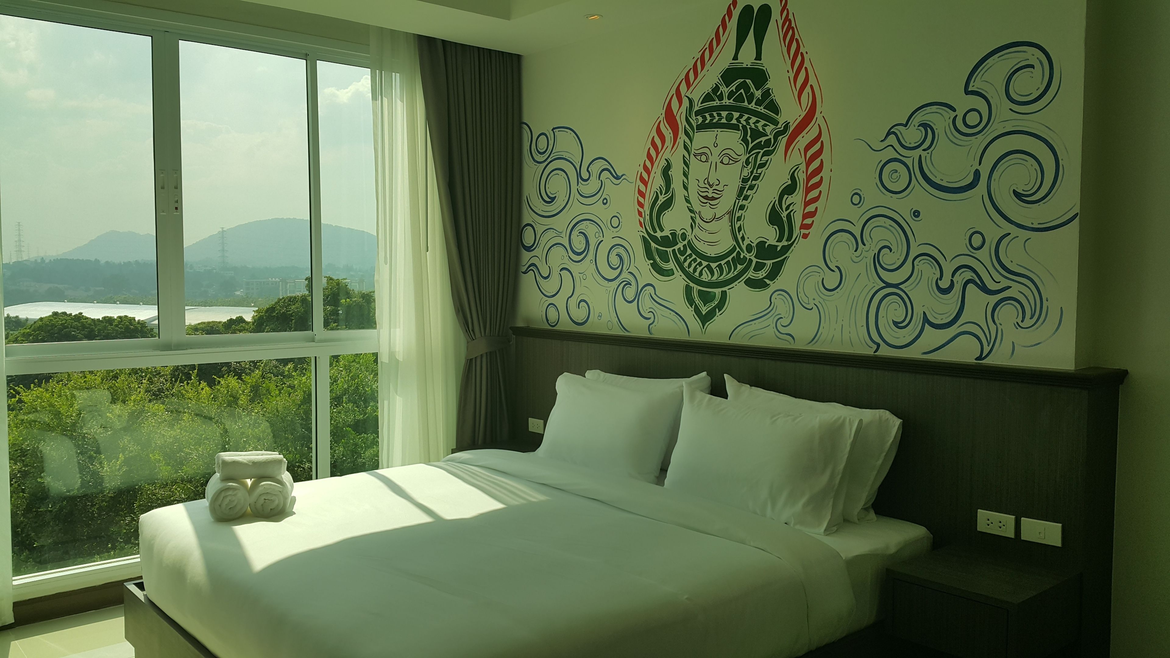 Junior Studio Suite, 1 King Bed, Garden View | In-room safe, desk, free WiFi