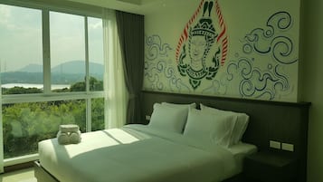 Junior Studio Suite, 1 King Bed, Garden View | In-room safe, desk, free WiFi