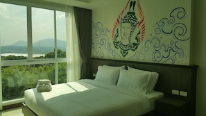 Junior Studio Suite, 1 King Bed, Garden View