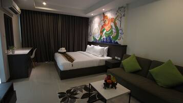 Junior Studio Suite, 1 King Bed, Garden View | In-room safe, desk, free WiFi