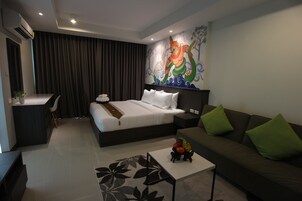 Suite estudio junior, 1 cama de matrimonio grande, vistas al jardín | Caja fuerte, escritorio, wifi gratis