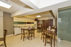 Free daily buffet breakfast