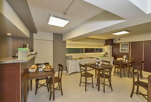 Free daily buffet breakfast - Metrolux Hotel (Istanbul)