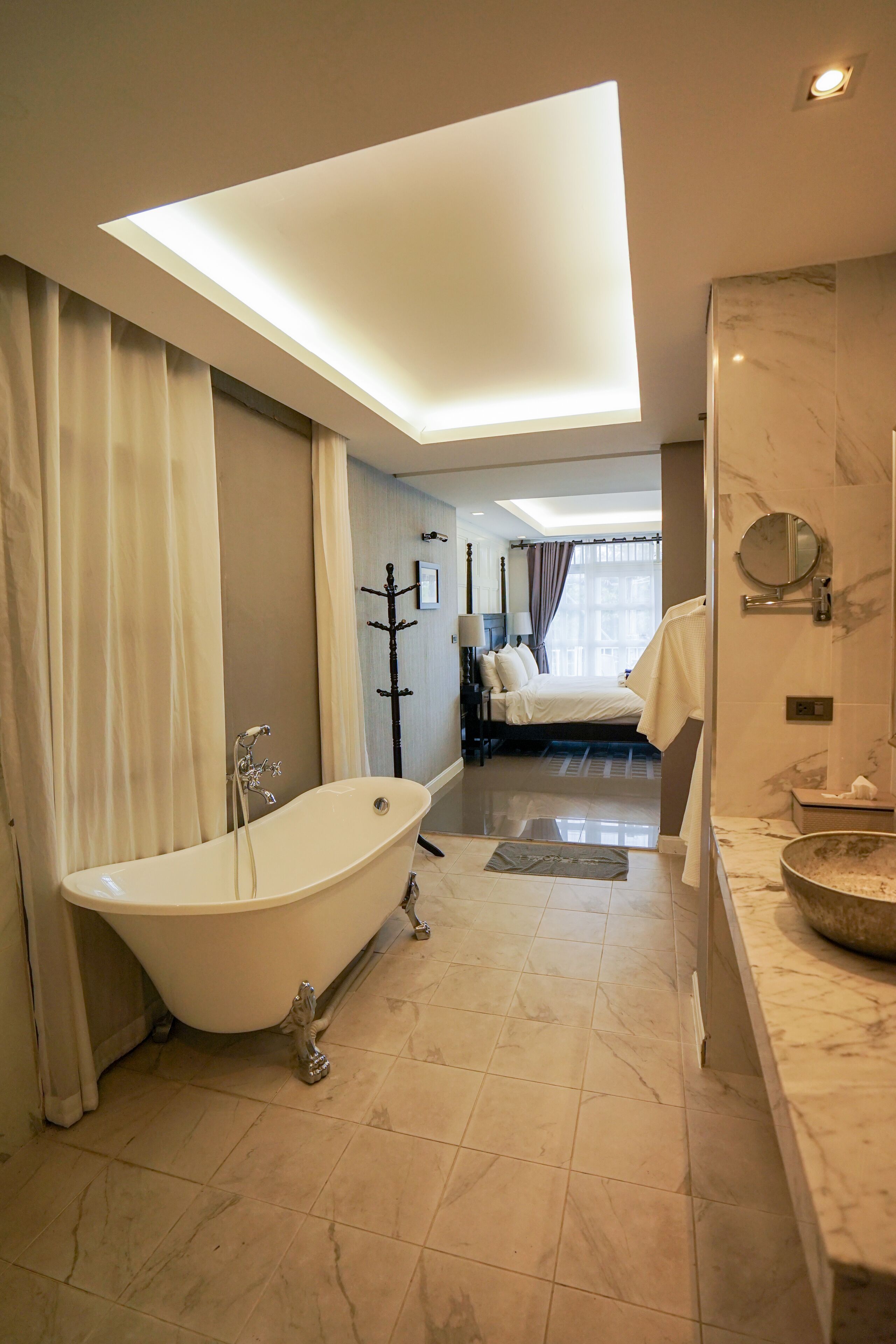 casa suite | bathroom | shower, free toiletries, hair dryer, slippers
