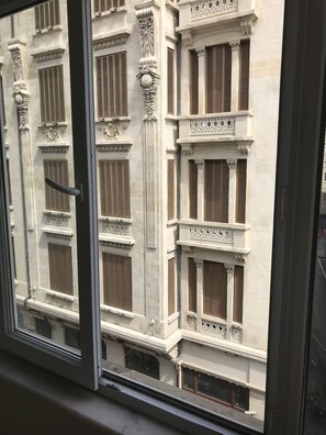 Rumah Keluarga, 2 kamar tidur, dapur, pemandangan kota | Seprai premium, minibar, brankas, dan meja kerja