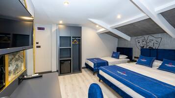 Chambre Triple Deluxe, non-fumeurs | Draps en coton égyptien, literie de qualité supérieure