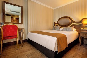 Economy Double Room | Premium bedding, minibar, in-room safe, desk - The Central Hotel (Istanbul)
