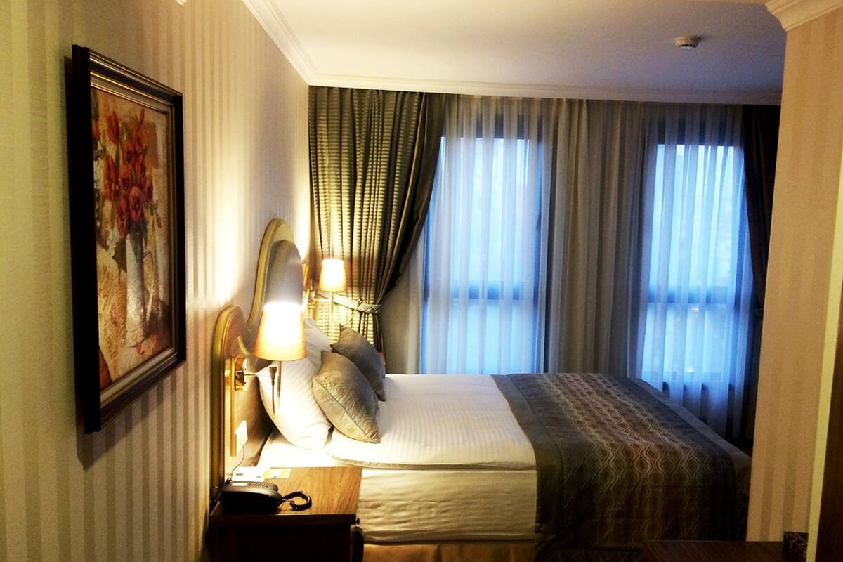 Ropa de cama de alta calidad y minibar 