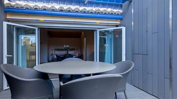 Deluxe-kattohuoneisto, terassi, kaupunkinäköala | Terassi/patio