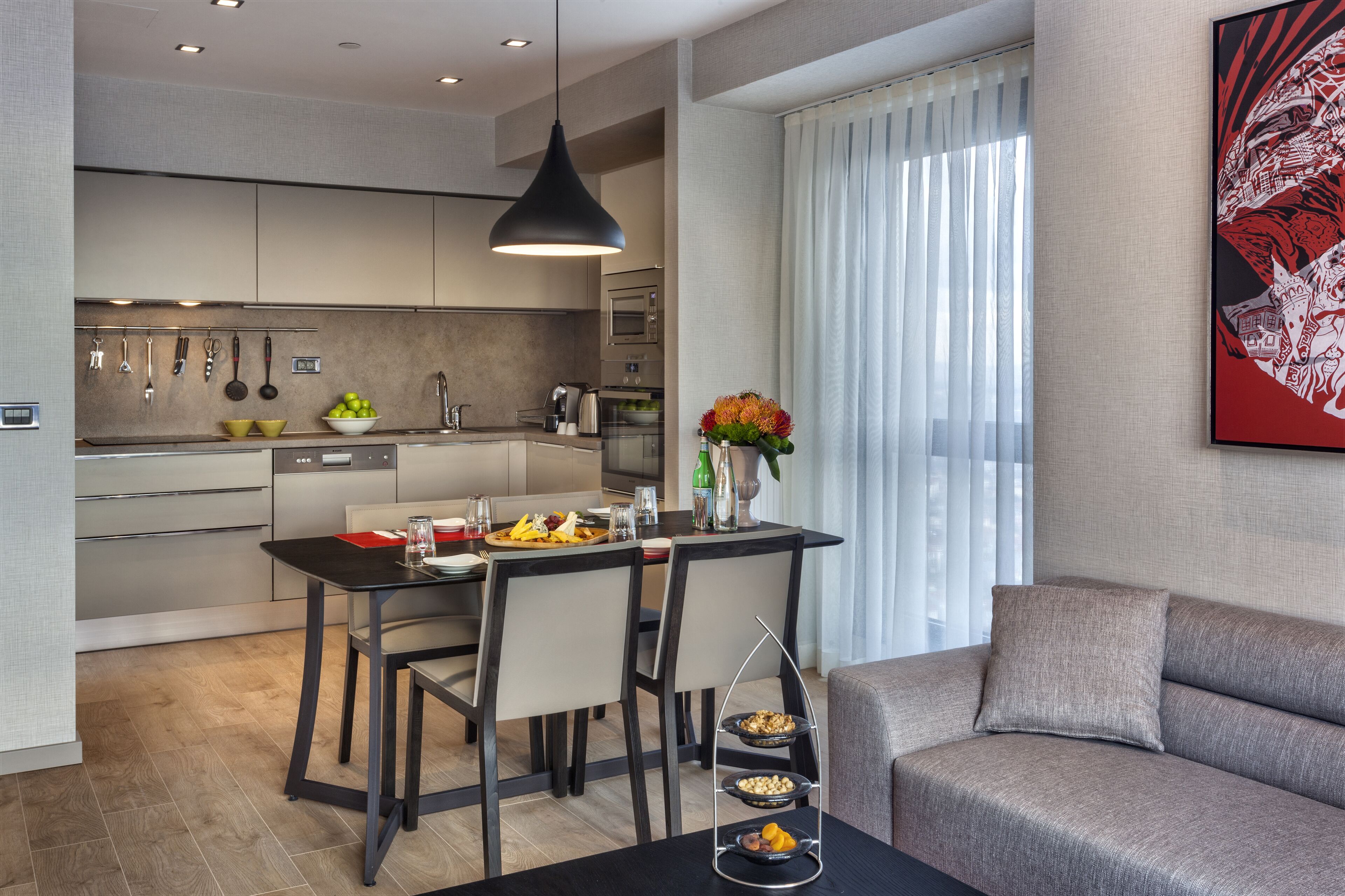 full-sized fridge, microwave, oven, stovetop