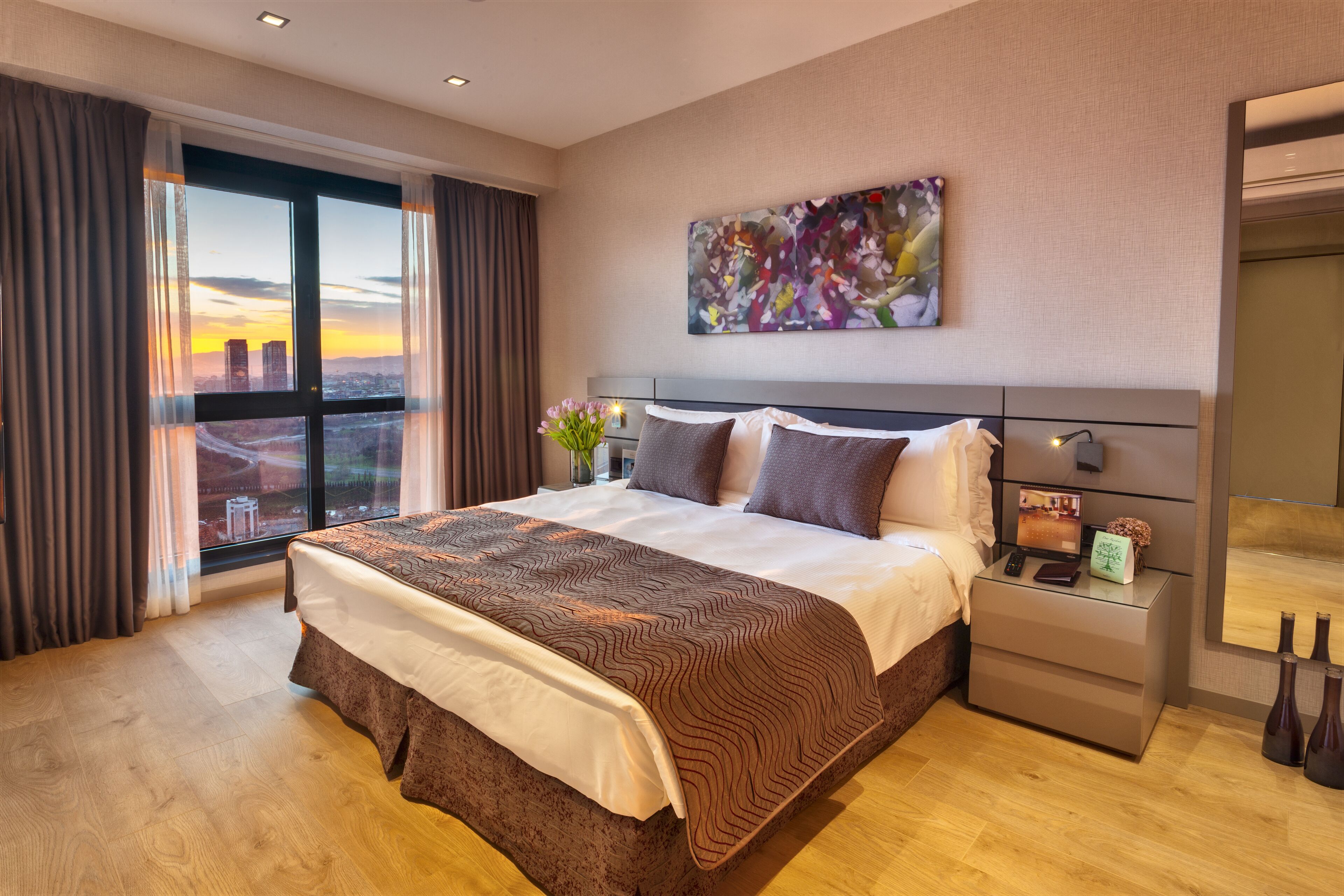 1 bedroom, premium bedding, down comforters, pillowtop beds